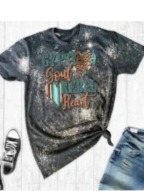 NEW Gypsy Soul Rebel Heart Graphic Tee - Charcoal M & 2X